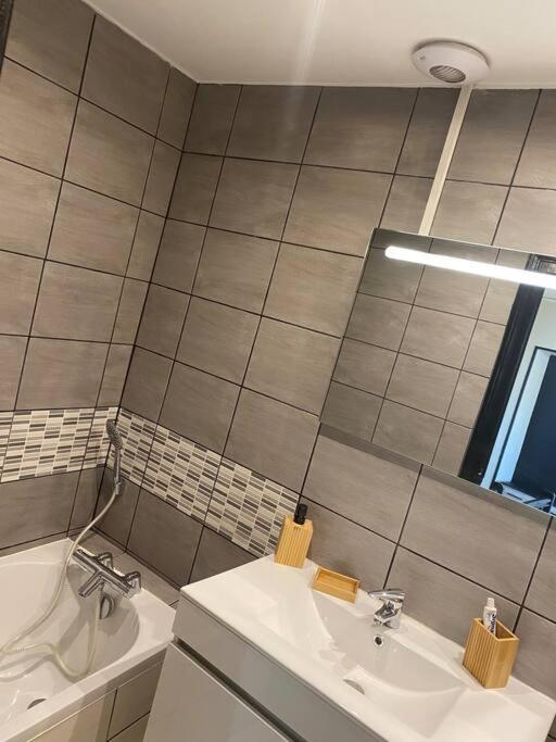 Gite De Tom Et Mag Classe 3 * Clevacances Villa Pontgibaud Eksteriør bilde