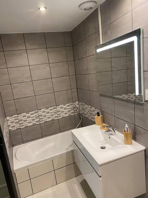 Gite De Tom Et Mag Classe 3 * Clevacances Villa Pontgibaud Eksteriør bilde